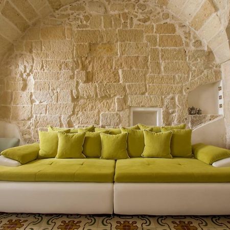 Explore The Historic City On Foot From An Old Town House Lecce Luaran gambar