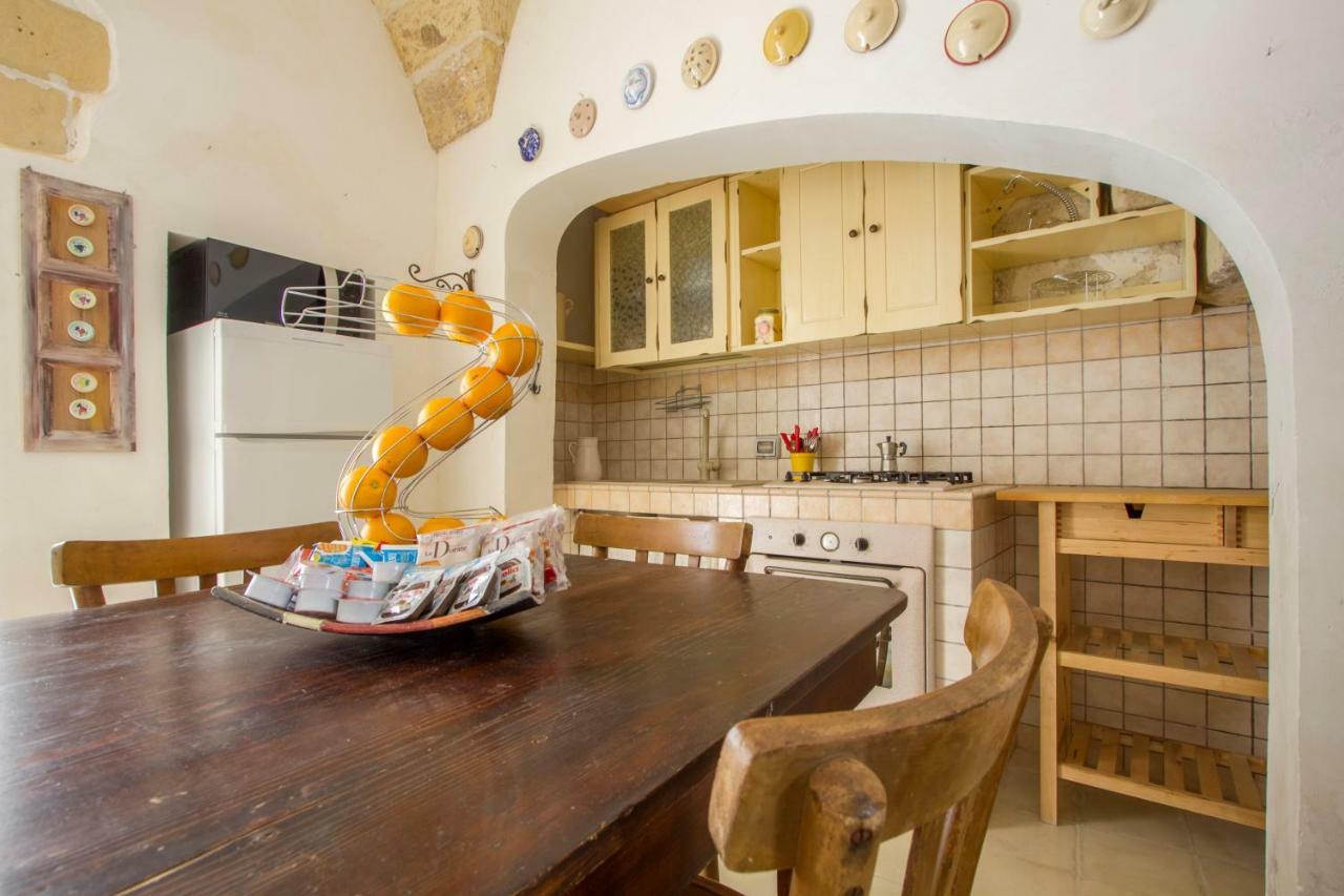 Explore The Historic City On Foot From An Old Town House Lecce Luaran gambar