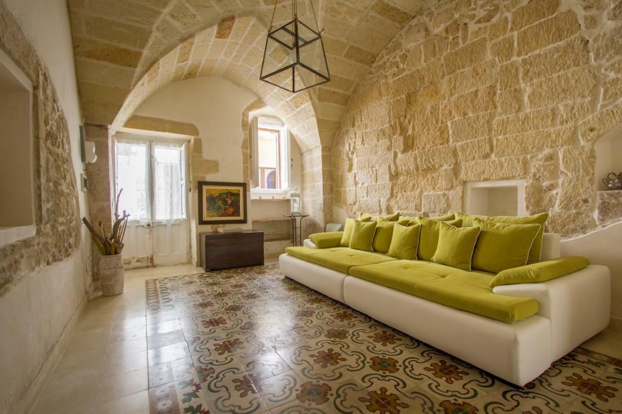 Explore The Historic City On Foot From An Old Town House Lecce Luaran gambar
