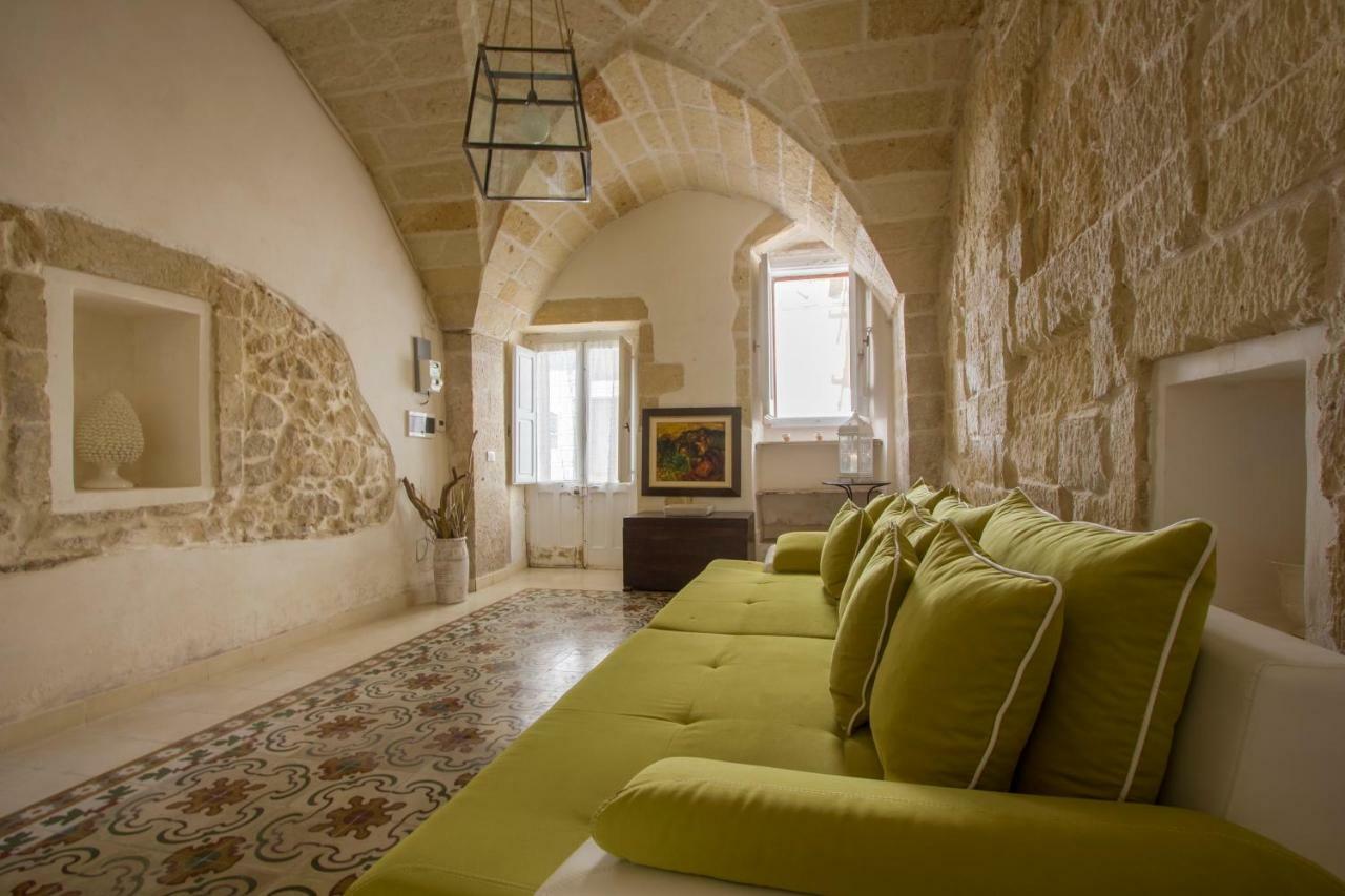 Explore The Historic City On Foot From An Old Town House Lecce Luaran gambar