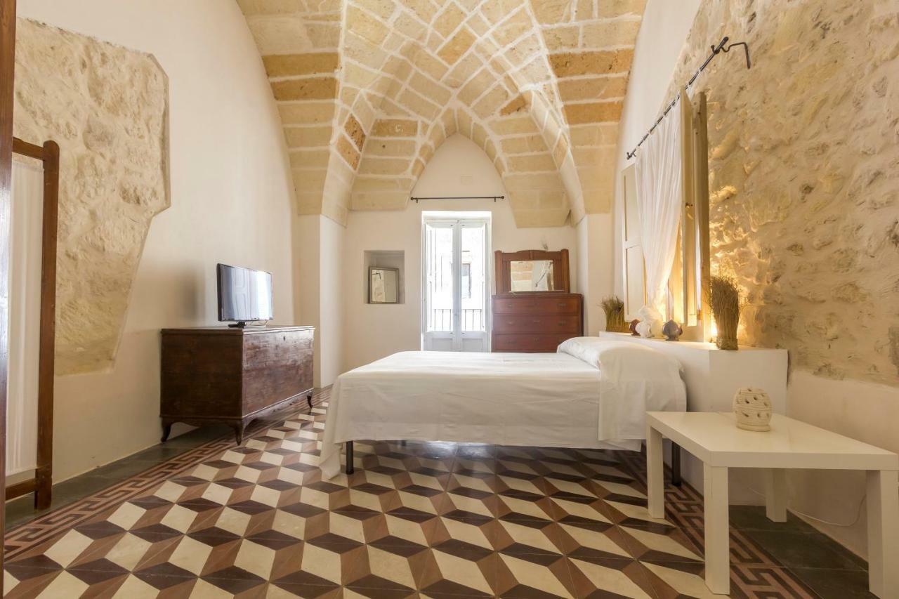 Explore The Historic City On Foot From An Old Town House Lecce Luaran gambar
