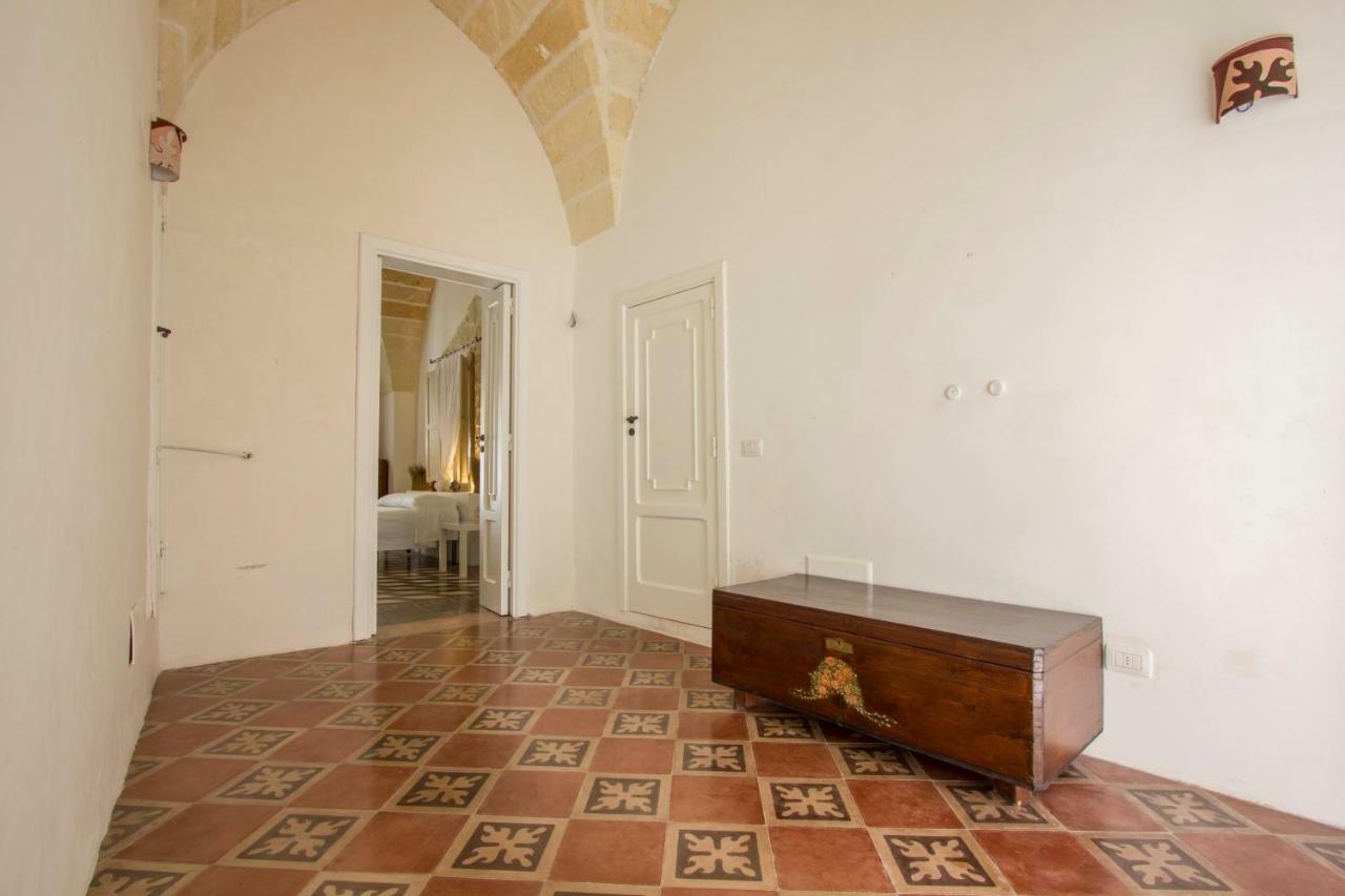 Explore The Historic City On Foot From An Old Town House Lecce Luaran gambar