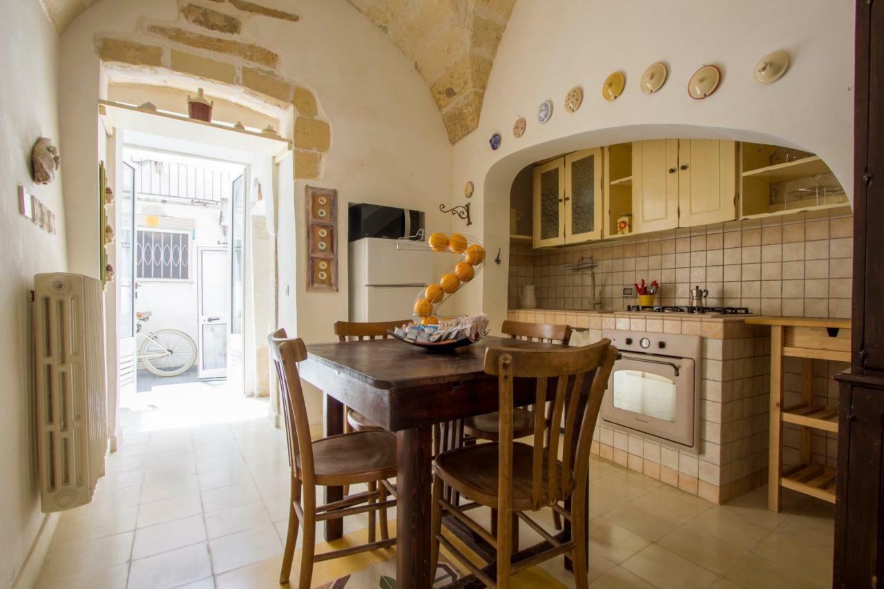 Explore The Historic City On Foot From An Old Town House Lecce Luaran gambar