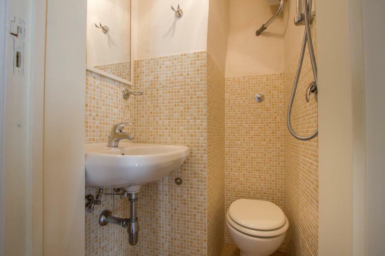 Explore The Historic City On Foot From An Old Town House Lecce Luaran gambar